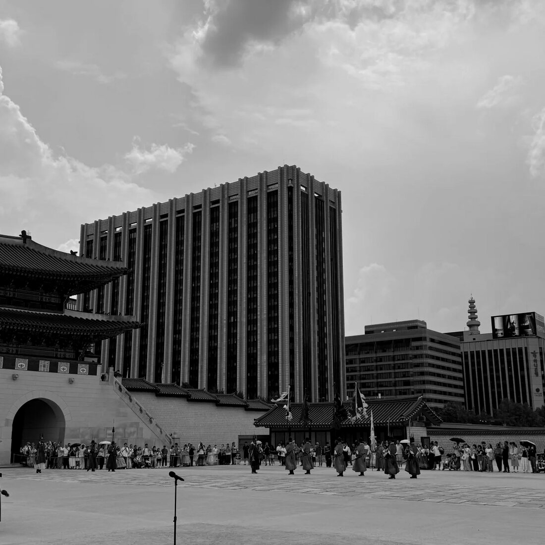 광화문 앞, 도열