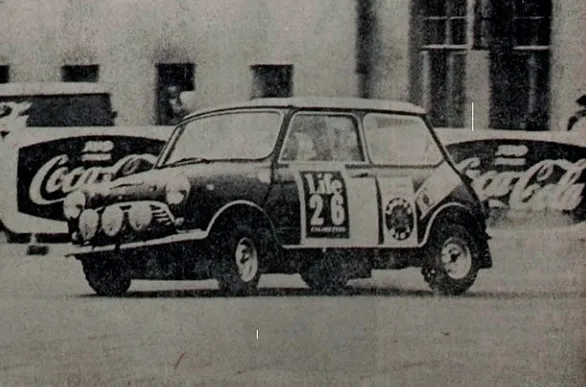 1965년 랠리에서 코너를 도는 워크스 미니 쿠퍼 S